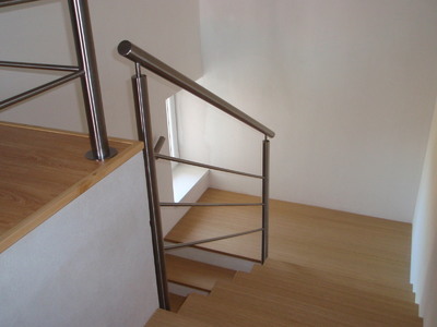Nerezové zábradlí na galerii a schodišti