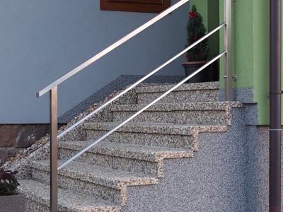Nerezové zábradlí na vstupních schodech
