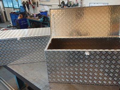 Hliníkové bedny na nářadí a materiál