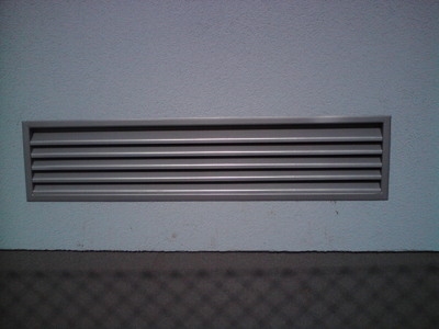 Žaluzie na otvoru odvětrání garáží