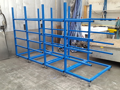 Vozíky na materiál