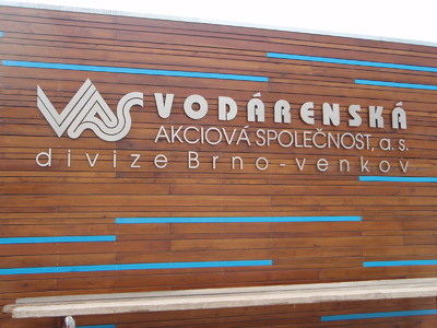 Nerezový nápis a logo