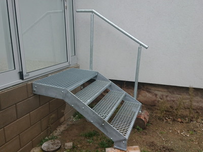 Pororoštové schůdky na terasu