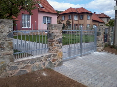 Kovaná brána dvoukřídlá