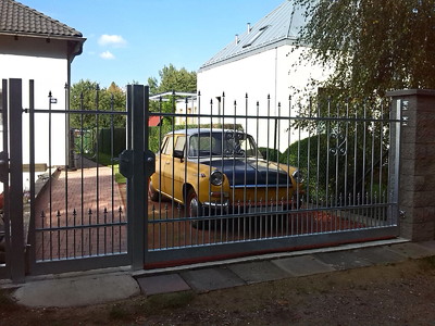 Kovaná brána s brankou