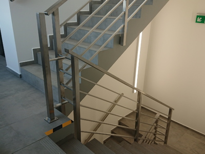 Nerezové zábradlí schodiště 