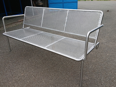 Nerezová skládací lavice na námořní jachtu