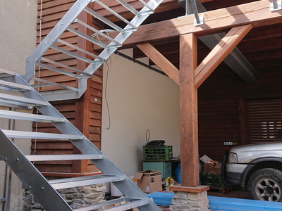 Ocelová pozinkovaná konstrukce schodiště