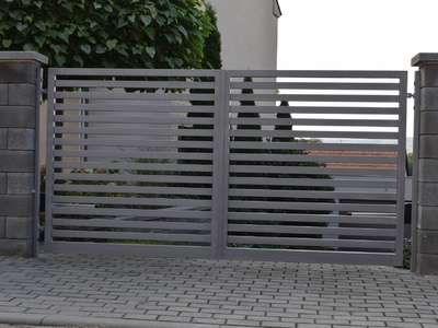 Dvoukřídlá brána včetně pohonu