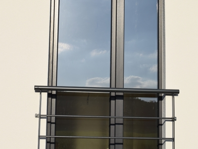 Zábradlí do francouzského okna, zinek + nástřik