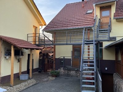 realizace schodiště s pochozí lávkou