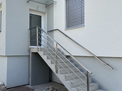 Nerezové zábradlí na schodiště rodinného domu