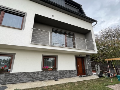 venkovní nerezové zábradlí k rodinnému domu