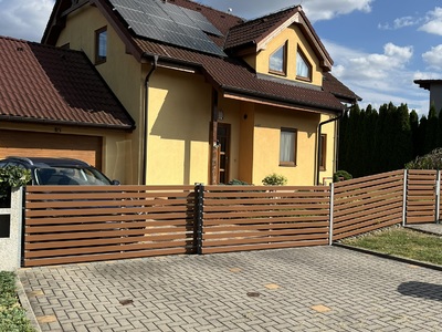 výměna stávajících dřevěných profilů za pozinkované lakované lamely