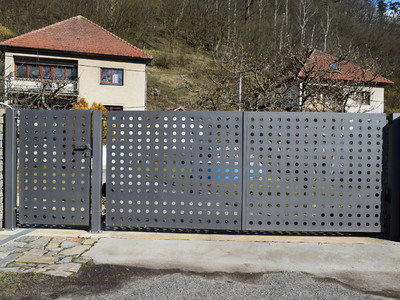 Desingová brána s brankou