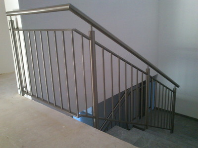 Nerezové zábradlí se svislou výplní