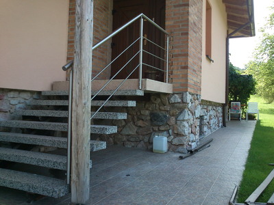 Nerezové zábradlí na vstupním schodišti